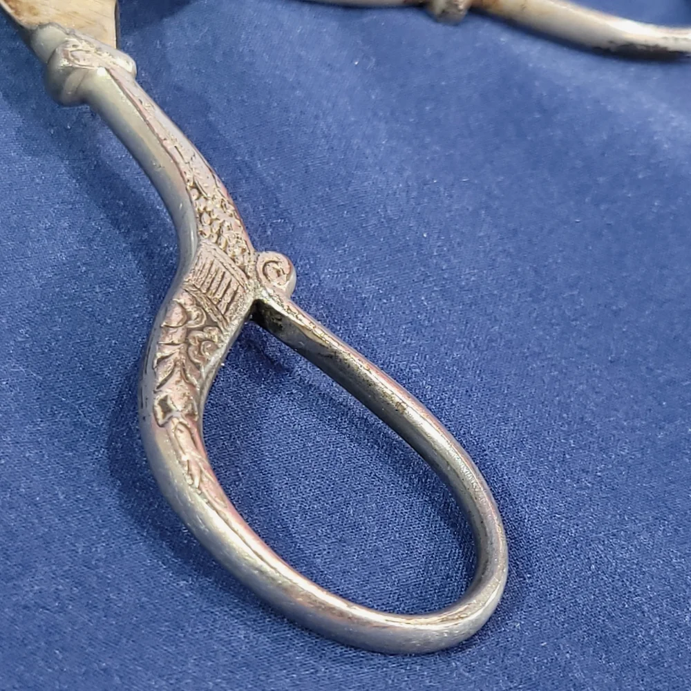 Vintage Spanish Toledo Etched Sewing Scissors - Picture 5 of 11